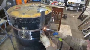 Садовая печь для мусора из бочки . Разборная с отдельным зольником . Жалко не успел в  сезон !