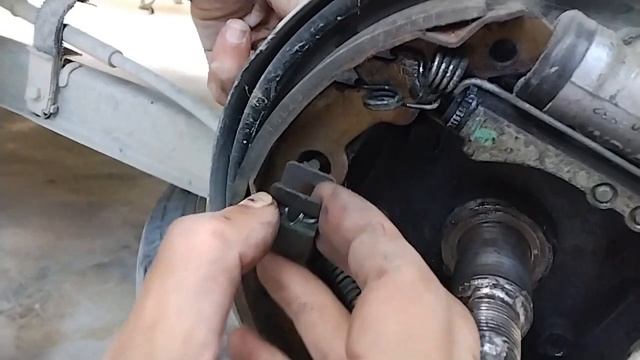 Brake oil leakage from car rear drum brake? Aisa kabhi dikhe to dhyaan dena bahut jaruri смотреть онлайн