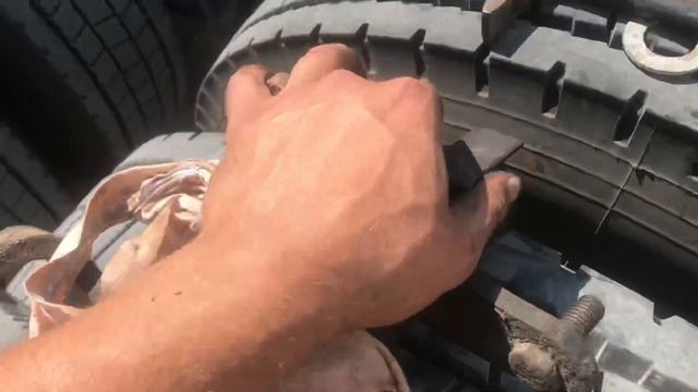 Freightliner Classic XL. Ремонт тормозных механизмов на передней оси.