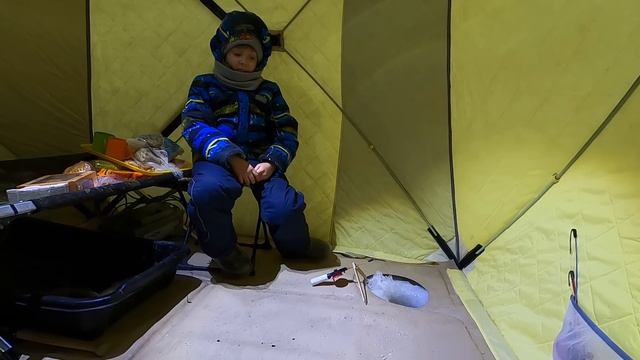 МЫ НА РЫБАЛКЕ НОЧЬЮ И ДНЁМ! БЫЛО КЛЁВО И РЫБА РАЗНАЯ КЛЕВАЛА, ДАЖЕ РЕДКАЯ) НА ЛЮБИМОЙ РЕКЕ ЕТЫ-ПУР! смотреть онлайн