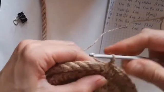 вяжем корзинку из джута. Круг из джута и каната, диаметр 18см. Часть 1. смотреть онлайн