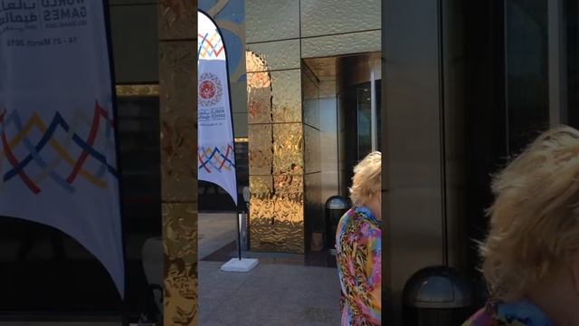 Золотая арка в Дубае смотреть онлайн