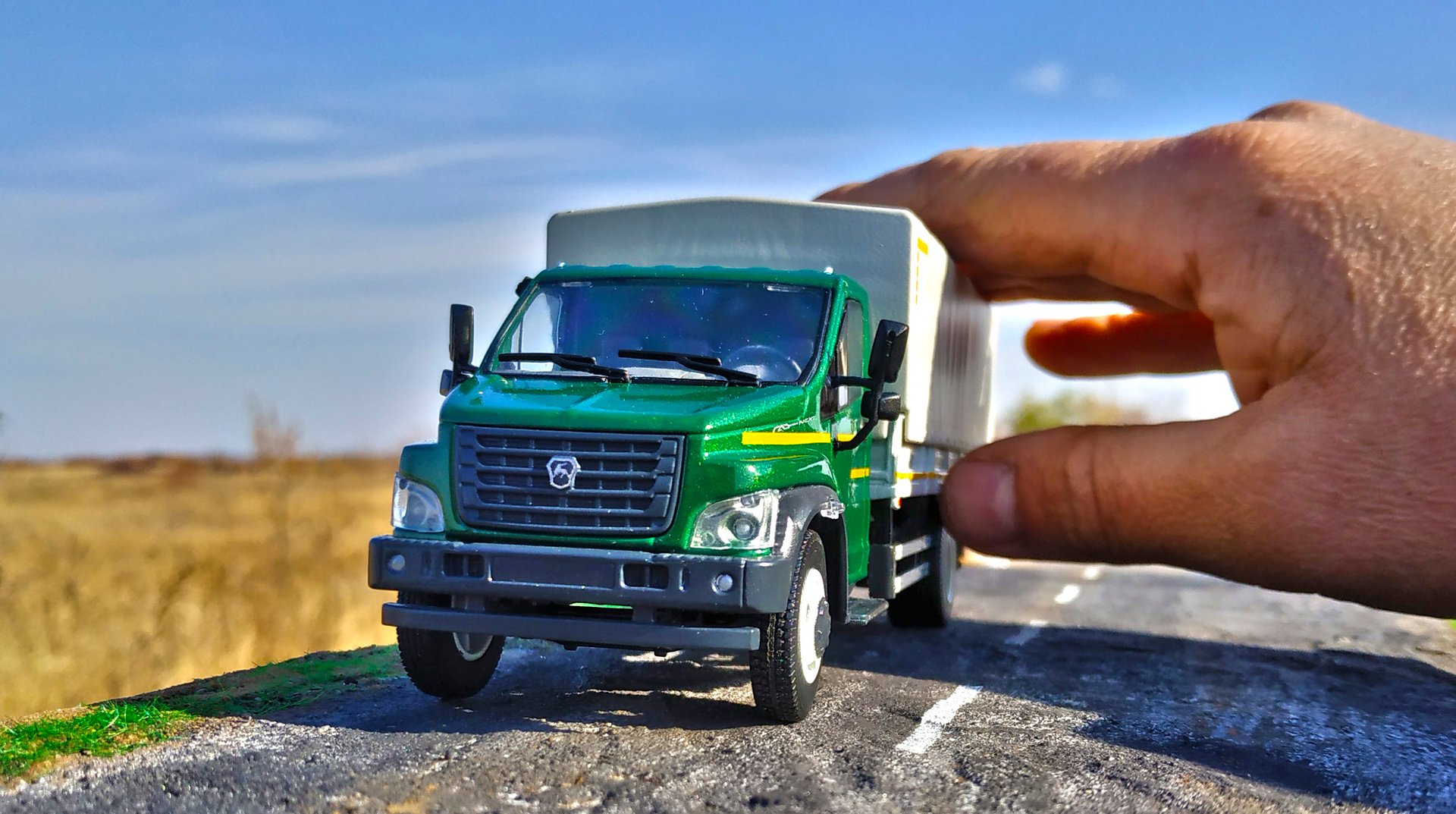 Моделька газон некст 1/43