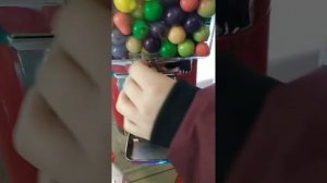 Лайфхак с автоматом для жвачек.