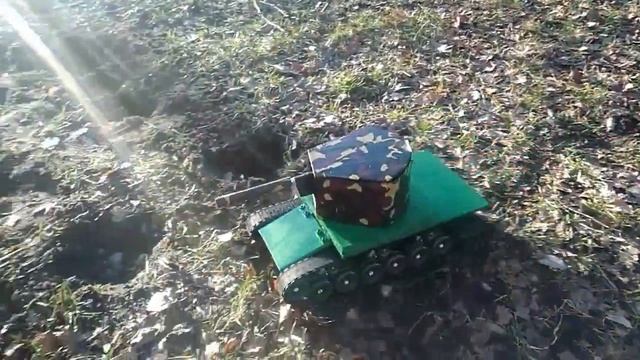САМОДЕЛЬНЫЙ ТАНК!!! КОТОРЫЙ СТРЕЛЯЕТ!!! НА РАДИОУПРАВЛЕНИИ!!! смотреть онлайн