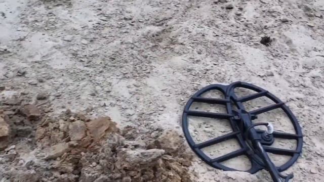 Нашли много монет и других находок на футбольном поле смотреть онлайн