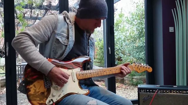 1983 Fender Bowling Ball Stratocaster, through a 1966 Fender Pro Reverb amplier. USA Strat смотреть онлайн