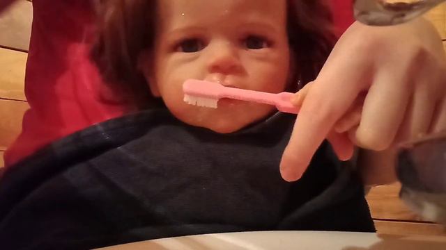 Vlog// Утро с 3 реборнами// **Ника выкинула ложку с кашей 😱** смотреть онлайн