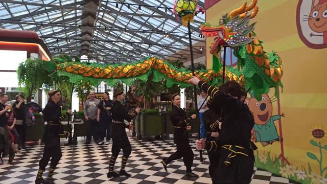 Дракон на празднике "Самый большой Китайский Новый год" на VOKZAL 1853 смотреть онлайн