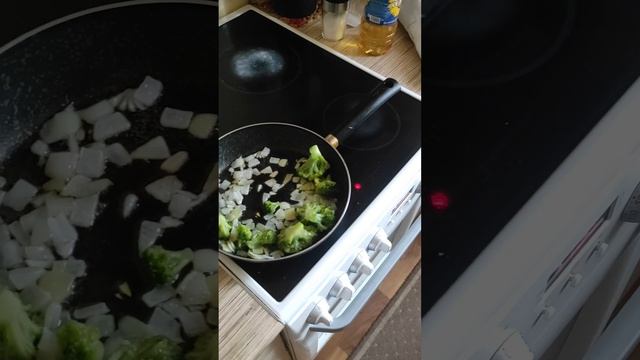 Миша готовит броколи смотреть онлайн