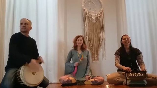 Mantra Medicine Wah Yantee смотреть онлайн