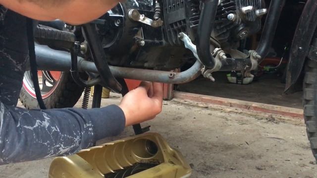 Как заменить масло на мопеде альфа?| Замена масла на мопеде альфа Musstang 125 смотреть онлайн