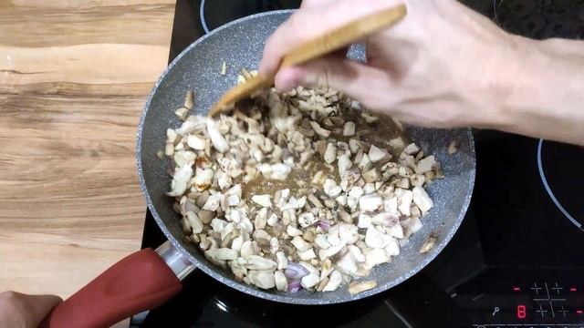 Рис под сливочным соусом с грибами и курицей (очень вкусно и просто) смотреть онлайн