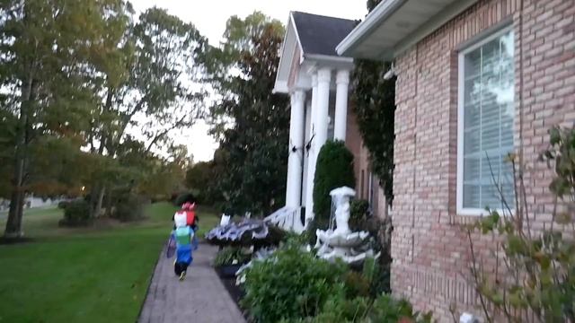 Pennywise From It Attacks While we are Trick or Treating! Scary Killer Clown Chase! смотреть онлайн