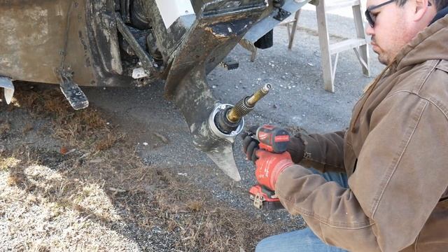 Volvo Penta DP 290 Prop Removal & Anode Replacement смотреть онлайн