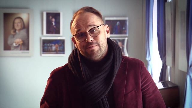 Максим Аверин поздравляет женщин с 8 марта смотреть онлайн
