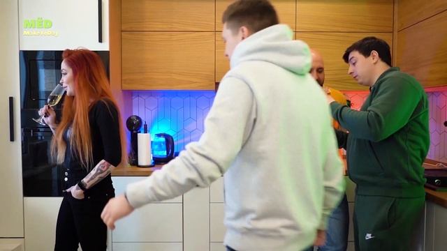 Переводчик для жизни смотреть онлайн