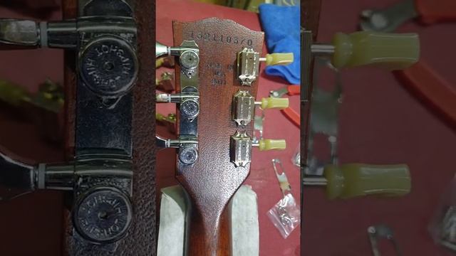 Замена колков на гитаре LP Gibson смотреть онлайн