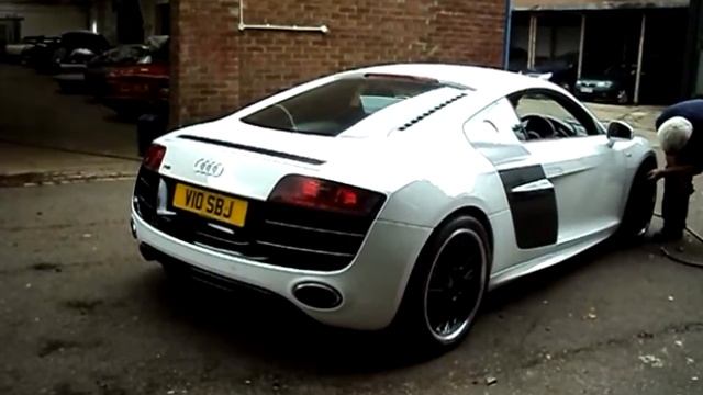 Audi R8 + OZ Botticelli III wheels + Milltek Sports exhaust смотреть онлайн
