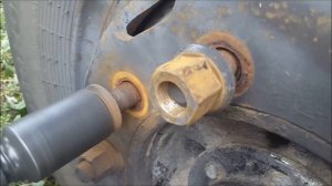 Аккумуляторный гайковёрт DeWALT DCF 899P2 - Крутим 32 гайки на МАЗе (HARD TEST)