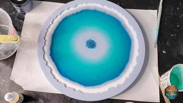 Einfacher und mega Effekt in epoxidharz 💙💚 simple and amazing resin effect смотреть онлайн