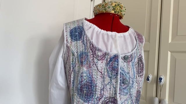 Сшить жилетку из нитей распущенного свитера, органзы и термостежки. Корректировки. Выносные петли. смотреть онлайн