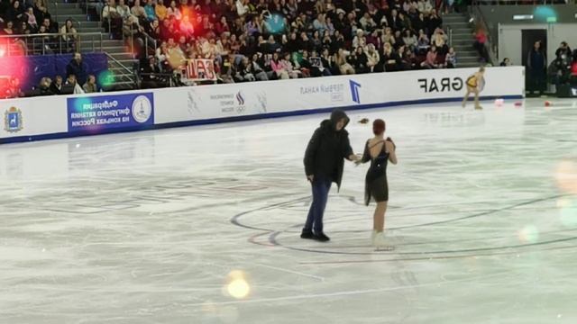 Безумие на встрече Трусовой с фанатами: полиция, крики, 5000 за проход без очереди.Фигурное катание смотреть онлайн