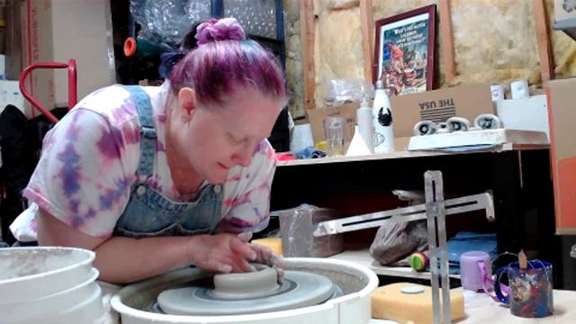 Pottery- Throwing and trimming mugs смотреть онлайн