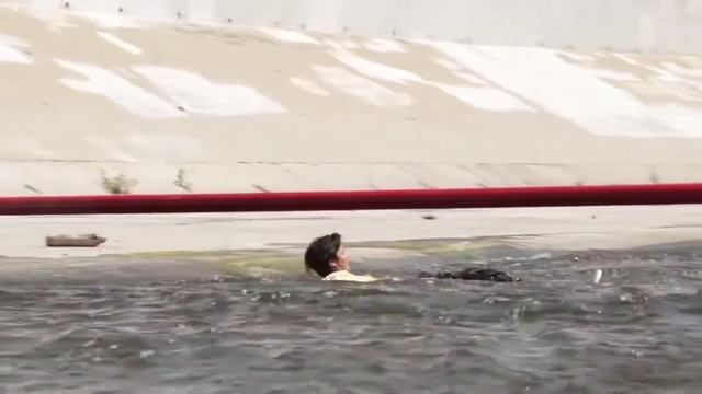 покорил 8 метровую перилу над водой /Chris Chann(на русском ) смотреть онлайн