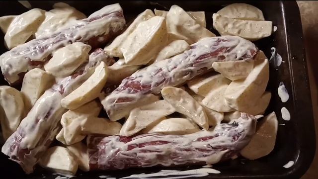 Домашние колбаски/Колбаски с картофелем в духовке/Быстрый и вкусный рецепт смотреть онлайн