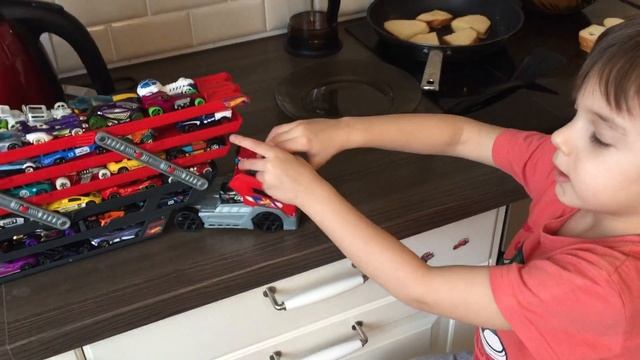 Супер автовоз Хотвилс смотреть онлайн