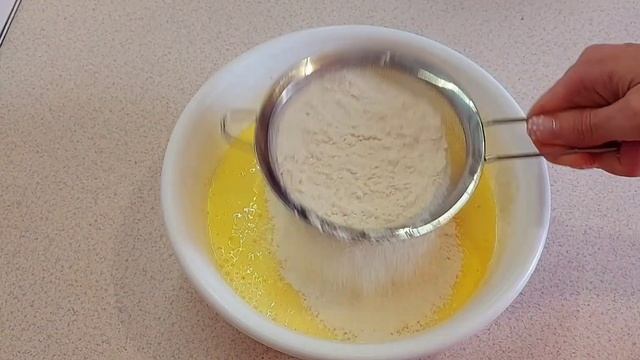 Вкусные оладьи на кефире, как в детстве. Рецепт мягкие и пышные оладушки. смотреть онлайн