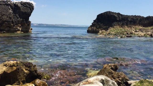 Каменистая заводь с волнами смотреть онлайн