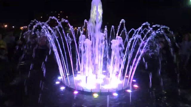 Фонтан с подсветкой. г.Новотроицк. смотреть онлайн