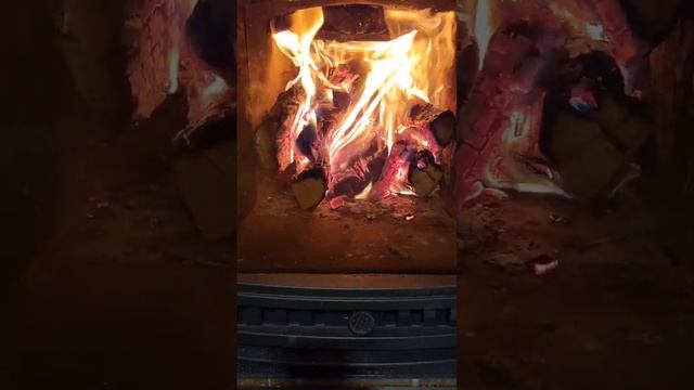 Как горит огонь в печи "Атмосфера". Топим, а не кочегарим ? смотреть онлайн