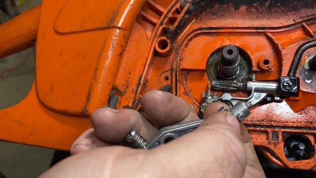 Husqvarna 455 Rancher Chainsaw oil pump repair/replacement. смотреть онлайн