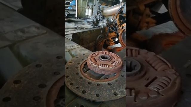 Замена сцепления на Рено. Оборванный диск сцепления. смотреть онлайн