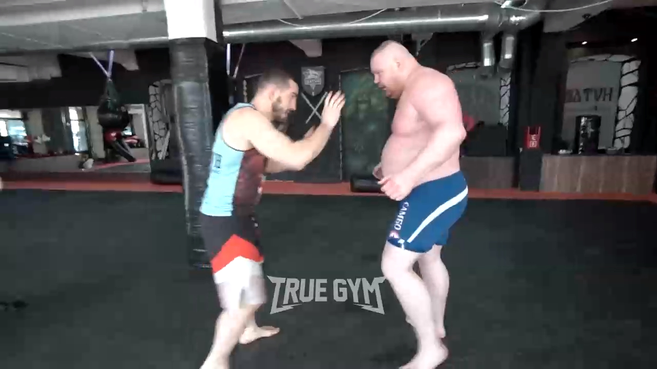 Дагестанец заломал Дацика смотреть онлайн