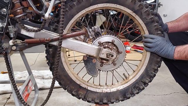 Brake Caliper Replacement - Yamaha XT250 / Serow 250 - Tool Sizes and Torque Specs смотреть онлайн