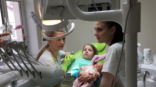 Тиффани у стоматолога лечит зубы.Мы плачем. смотреть онлайн