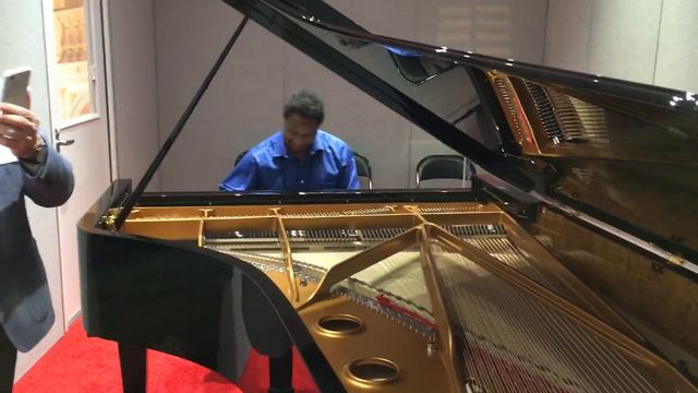 Kris Nicholson playing Somewhere over the rainbow on a Fazioli Concert Grand Piano for Mr. Fazioli смотреть онлайн