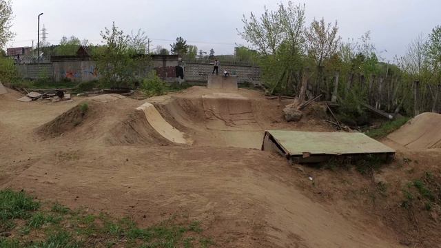 ARRMA Granite 3S: Going High With Dirt Ramps! смотреть онлайн