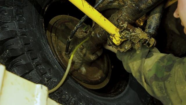 Как одному прокачать тормоза на Ниве. Приспособление для прокачки тормозов одному. смотреть онлайн