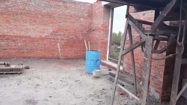 Достраиваем одноэтажный кирпичный дом в залесье.
