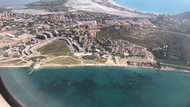 Airplane flight to Cagliari Airport 4K смотреть онлайн