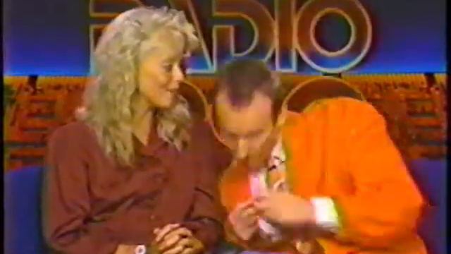 Colin Hay of Men at Work co-hosts Radio 1990 - part 1 of 2 смотреть онлайн