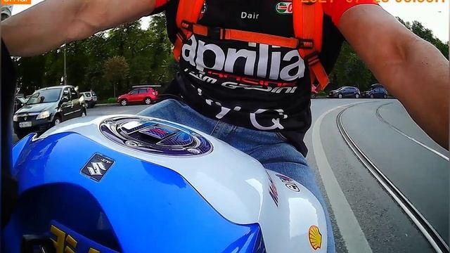 Мотоцикл SUZUKI едет смотреть онлайн