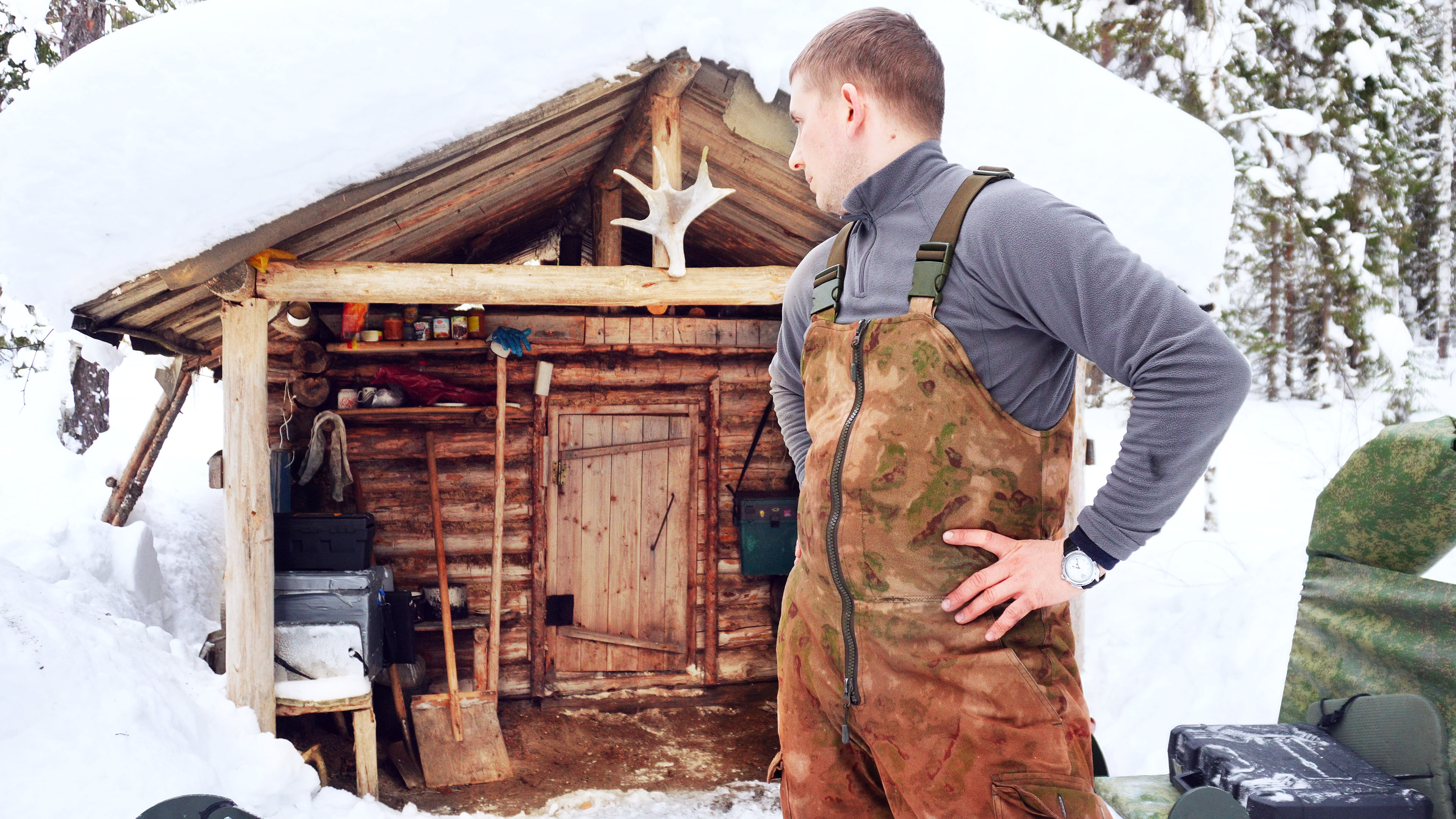 ЖИВЕМ ДАЛЕКО В ЛЕСУ. С БАТЕЙ НА 3 ДНЯ В ТАЕЖНУЮ ИЗБУ. ЩУКА СОШЛА С УМА! РВЁТ ЖЕРЛИЦЫ! Ч.1 смотреть онлайн