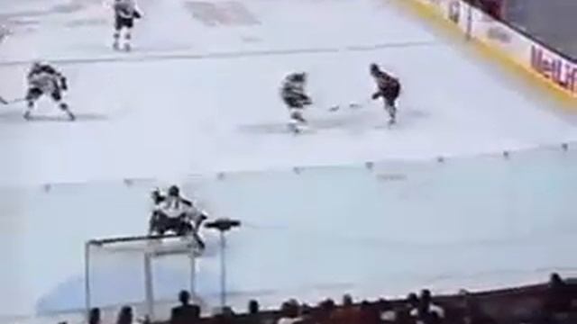 Valeri Zelepukin's sweet goal vs Sabres for Devils (9 mar 1997) смотреть онлайн