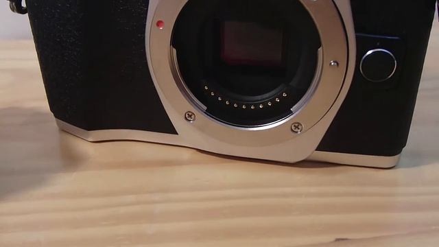 Olympus E-M10 Mark II • How to install and remove lens смотреть онлайн